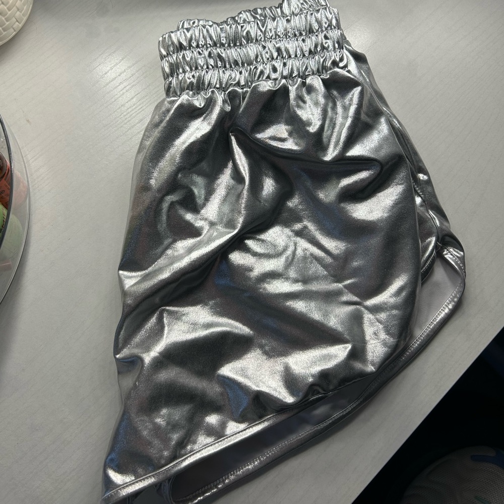 These are amazon women’s metallic silver shorts in size small!!🥰